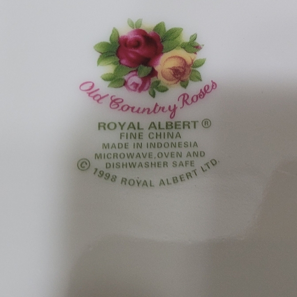 Royal Albert Old Country Roses Casserole Dish - Picture 6 of 11
